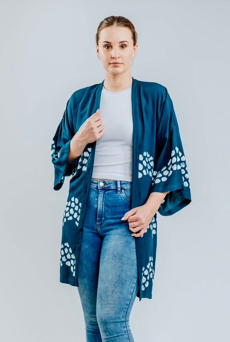 Kimonos | Petrol & White